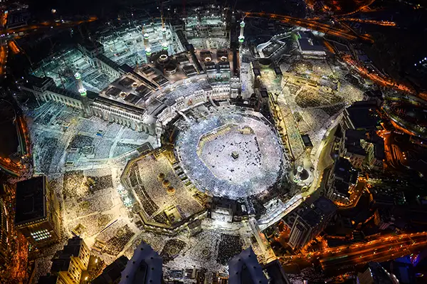 Pilgrims performing Tawaf around the Holy Kaaba in Masjid al-Haram, Mecca Live Stream